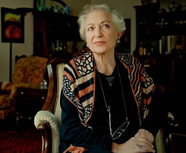 Hem edebi hem de siyasi duruşu dikkat çeken Leyla Erbil, 1996'da cezaevleri ve açlık grevlerine dikkat çekmek için yayımladığı bildiriyle birçok şair ve yazardan imza topladı.