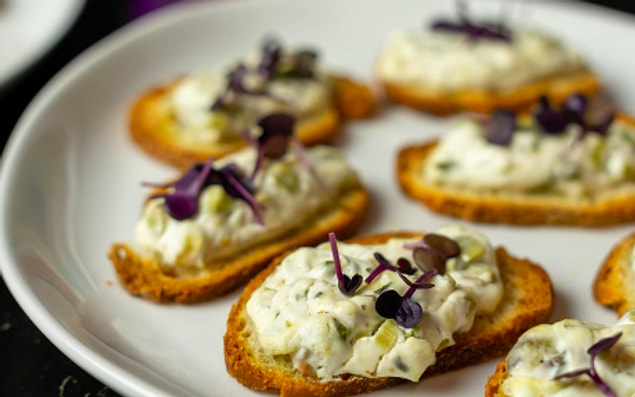 6. Güzel bir başlangıç: Kuşkonmazlı bruschetta