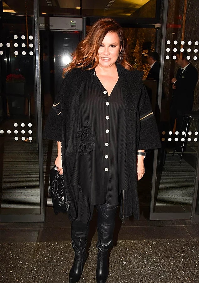 10. Deniz Seki 2018 yılında 90 kiloya çıkmasının ardından mide küçültme ameliyatı olup 6 ayda 33 kilo vermişti!