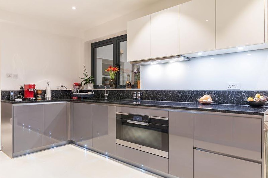 tokat susteen baba tarafindan mutfak dolaplarini yikayan kadin lonegrovedentist com