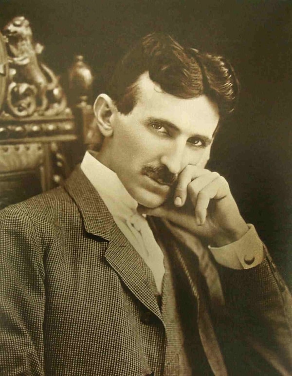 14. Он был очень одержим гигиеной. Тесла всегда уделял внимание тому, чтобы выглядеть чистым и аккуратным на своих фотографиях.