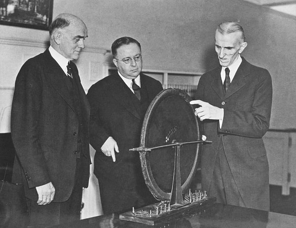 17. У Тесла было развитое чувство юмора.