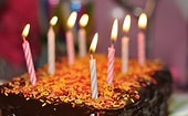 Получив заказ еды на 20 человек, сотрудник ресторана рассекретил вечеринку во время коронавируса и позвонил в полицию