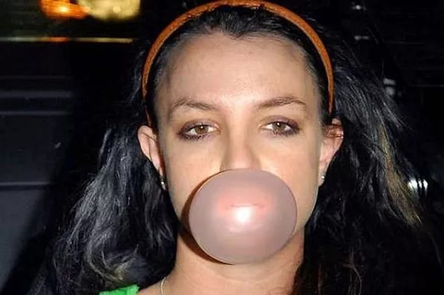 6. Britney Spears'ın çiğnediği sakız: