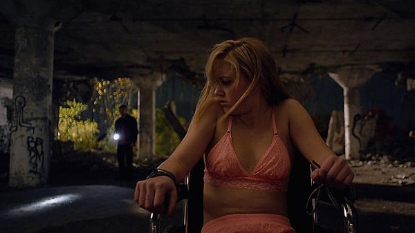 17. It Follows - Peşimdeki Şeytan (2014)