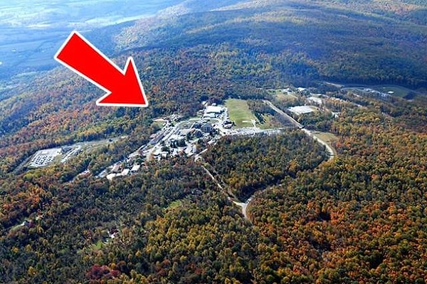 7. Тайный бункер в горах — не миф.