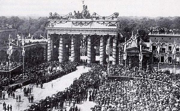 5. Brandenburg Kapısı, Berlin/ Almanya