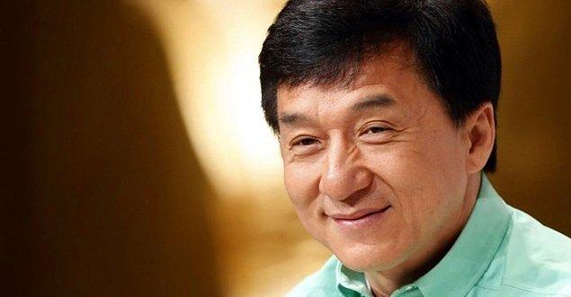 7. Jackie Chan 7 dil konuşabiliyor.