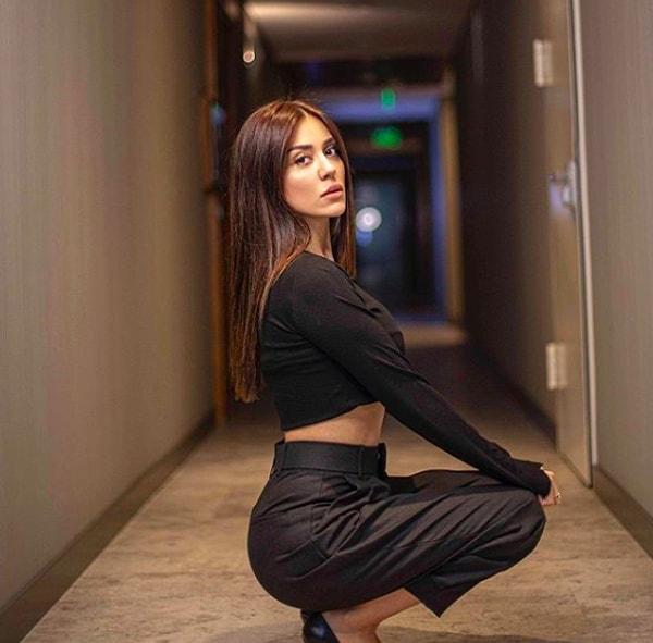 2. Arabasında çektiği şarkı videolarıyla fenomene dönüşen ve aynı zamanda eleştirilerle de karşılaşan Instagram fenomeni Banu Parlak da kariyerine şarkıcı olarak devam eden isimlerden.