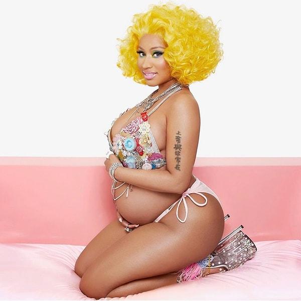 9. Nicki Minaj, yeni pozlarıyla hamile olduğunu duyurdu!