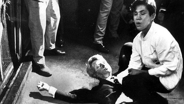 California ön seçimlerini kazandıktan sonra Demokrat Parti Başkanlığı için muazzam bir avantaj elde eden Kennedy, bu olaydan sadece birkaç saat sonra Los Angeles'taki Ambassador Hotel'de vuruldu.
