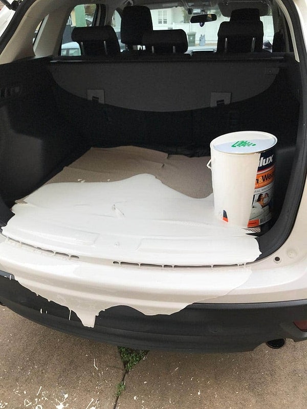 4. "Они отдали мне краску, не закрыв полностью крышку."