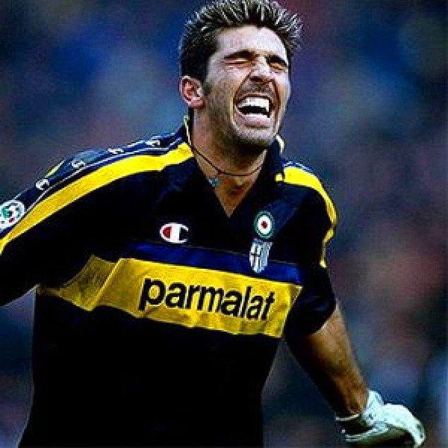 10. Buffon, Parma altyapısına ilk girdiğinde orta saha oyuncusuydu.
