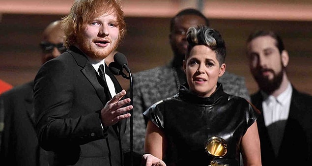 1. İngiliz sanatçı Amy Wadge'e ününü yeniden kazandıran Thinking Out Loud şarkısının altında gerçek bir dostluk hikâyesi var.