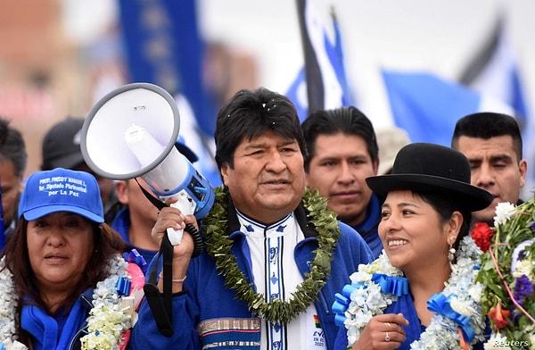 Kapitalizm ve ABD karşıtı söylemleriyle tanınan Morales, büyük uluslararası firmaların Bolivya'daki faaliyetlerine karşı açıklamaları ve çıkardığı yasalarla tanınıyordu.