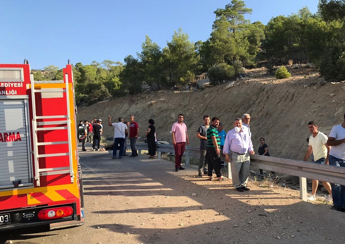 Mersin'de Askerleri Taşıyan Otobüs Devrildi: 5 Asker Şehit, 10 Yaralı