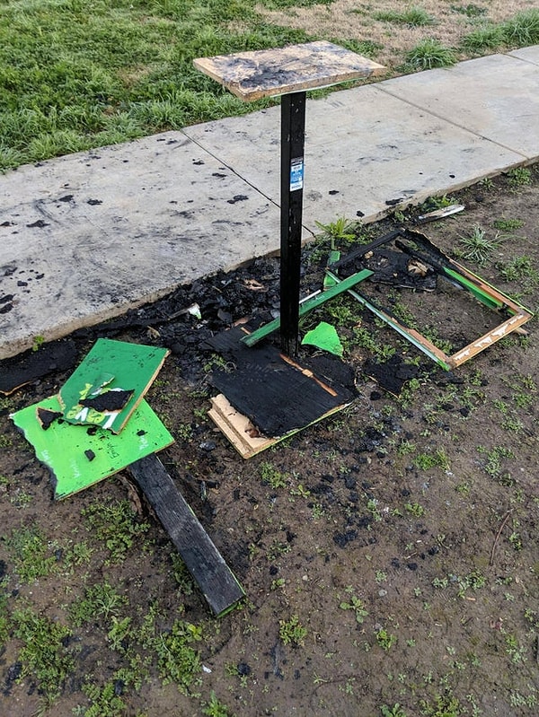 5. "Кто-то сжег стенд для обмена книгами"