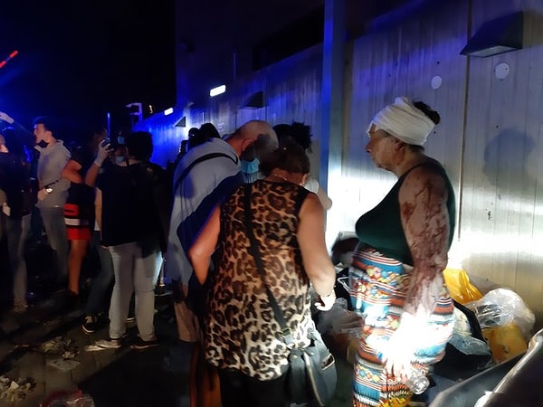 Перед одной из больниц в Бейруте: