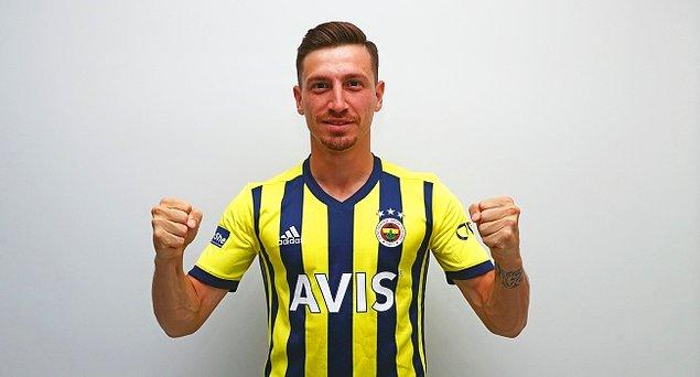 Erol Bulut'u takımın başına getiren Fenerbahçe, ilk transferini Mert Hakan Yandaş ile yaptı.
