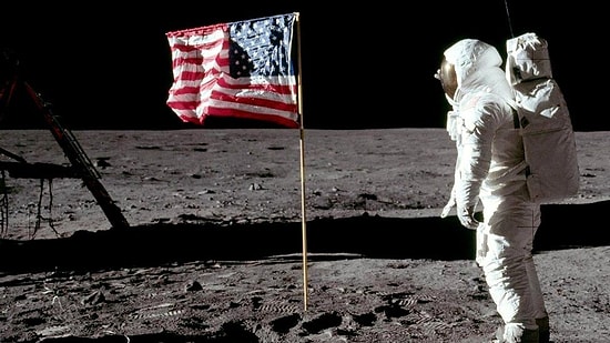 Марк Армстронг, сын человека, который первым вступил на Луну, заявил, что его отец верил в инопланетян