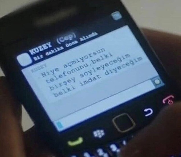"Arıyorum arıyorum açmıyor, telefonlarıma cevap vermiyor. WhatsApp'ta çevrimiçi olduğunu görüyorum ama tık yok. Adam bi anda ortadan kayboldu" (Bunun adı Ghosting yani Hayaletleme)