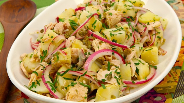 2. Ton balıklı patates salatası
