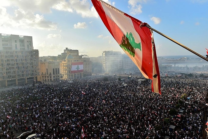 Власть уходит: На фоне протестов в Ливане министры один за другим начали подавать в отставку