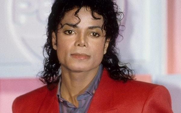7. Michael Jackson moon walk yapan dev bir replikasını Las Vegas çöllerine kurdurtmak istemişti.
