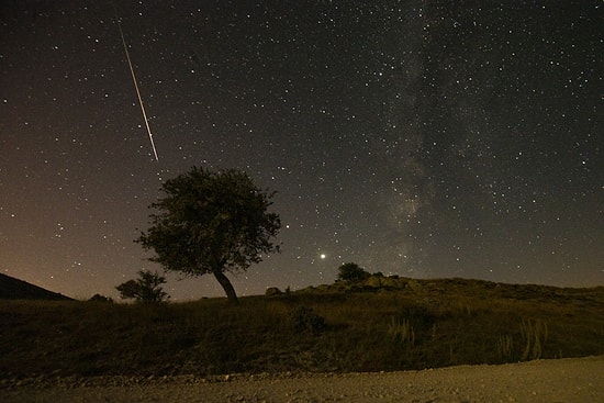 Muhteşem Kareler Ortaya Çıktı: Perseid Meteor Yağmuru Türkiye'den İzlendi 💫