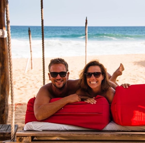 Наша пара нудистов утверждает, что самое главное в наготе - это душевный и физический комфорт, очень легко обходиться без одежды, а еще, вам не нужно беспокоиться о том, что надеть.