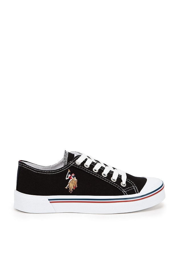 6. Fiyatı 180 TL'den 97 TL'ye düşen ve birçok farklı renk seçeneği bulunan US Polo sneakerları kaçırma bence.