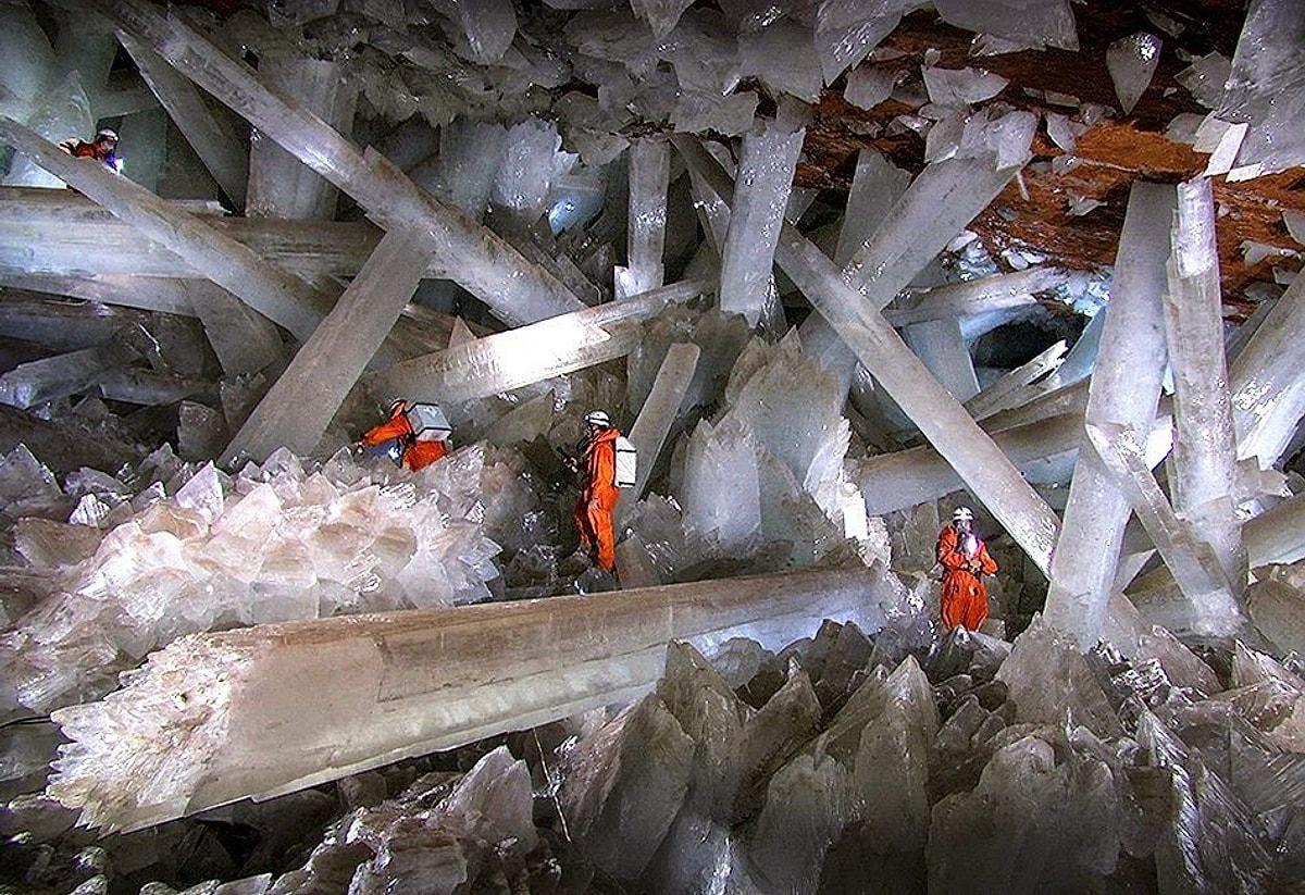 Город найка. Гигантские Кристаллы пещеры Naica в Мексике. Пещера гигантских кристаллов в Мексике. Пещера кристаллов (Cueva de los cristales), Мексика. Пещера гигантских кристаллов Найка, Мексика.