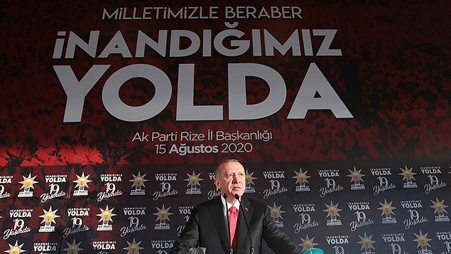 AB’den Türkiye'ye "tansiyonu düşürme" çağrıları yapılırken Cumhurbaşkanı Erdoğan, sıklıkla kararlılık vurgusu yapıyor. Erdoğan, son konuşmasında "Kıta sahanlığımızda haydutluğa asla boyun eğmeyeceğiz, yaptırım ve tehdit dili karşısında geri adım atmayacağız." dedi.