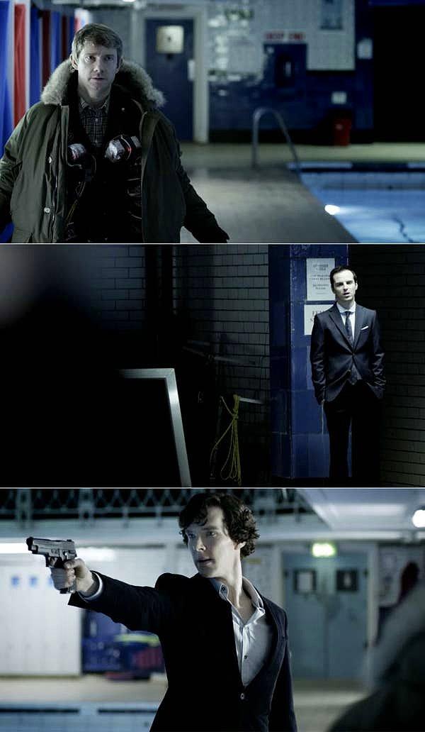 18. 'Sherlock'da, Sherlock'un Moriarty ile görüşmeye gittiğinde John'un gövdesinde bomba olduğunu fark ettiği sahne.