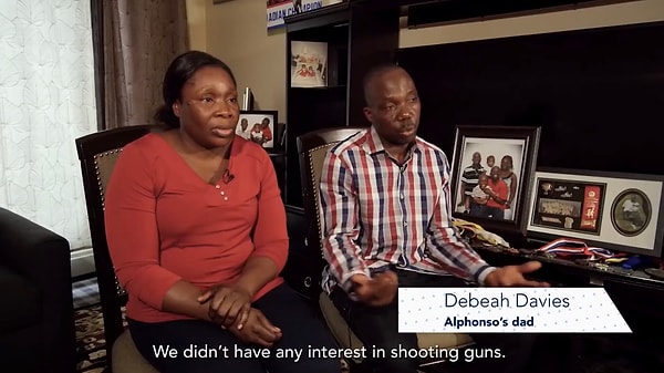 Alphonso Davies'in ebeveynleri Debeah ve Victoria 2000 yılında Liberya'daki iç savaştan kaçıyorlar.