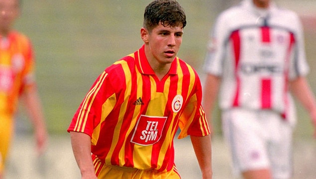 A Takım'da ilk resmi maçına 1996-1997 sezonunda 17 yaşında çıkan Emre, sarı-kırmızılı formayı 5 sezon giydi ve burada tarihi başarılara imza attı.