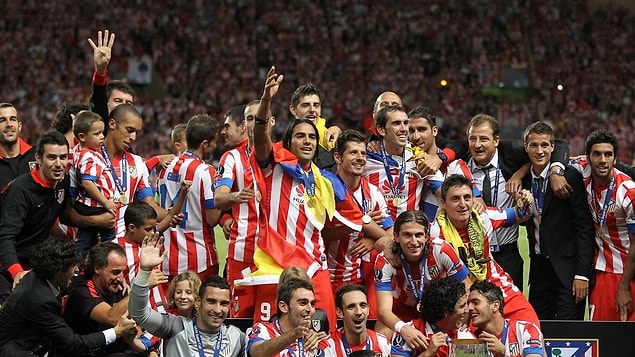 4 sezonun ardından 2012-2013 sezonunda İspanya'nın Atletico Madrid'e transfer olan Emre, burada İspanya Kral Kupası ve UEFA Süper Kupası kazanma başarısı gösterdi.