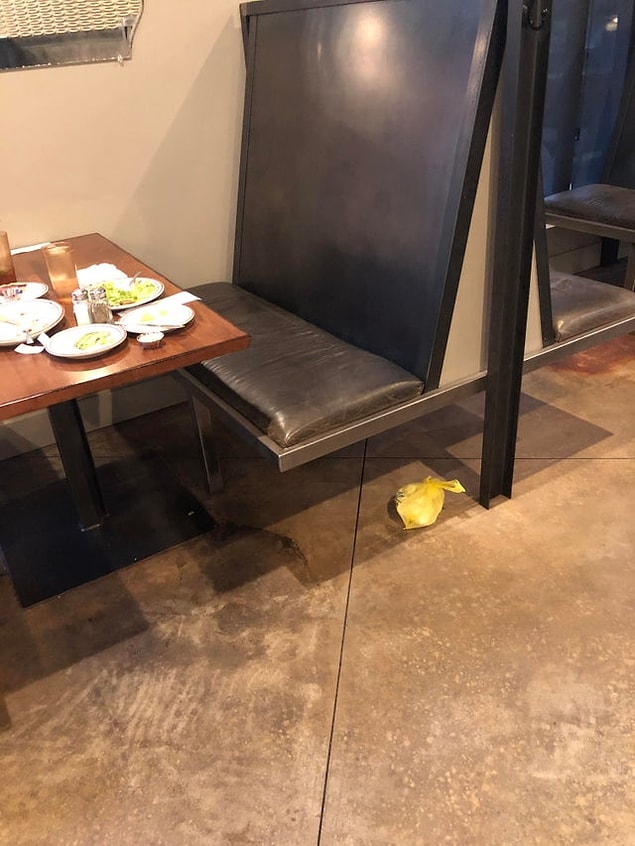 18. "Yemek yediğiniz restorana kirli çocuk bezini bırakıp gitmek..."