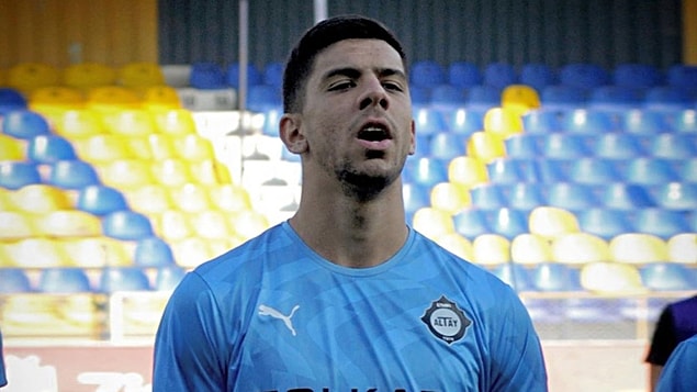 2011'de Bucaspor ile futbola başlayan 2000 doğumlu Cenk Özkaçar, 2013'te Altınordu alt yapısına geçti.