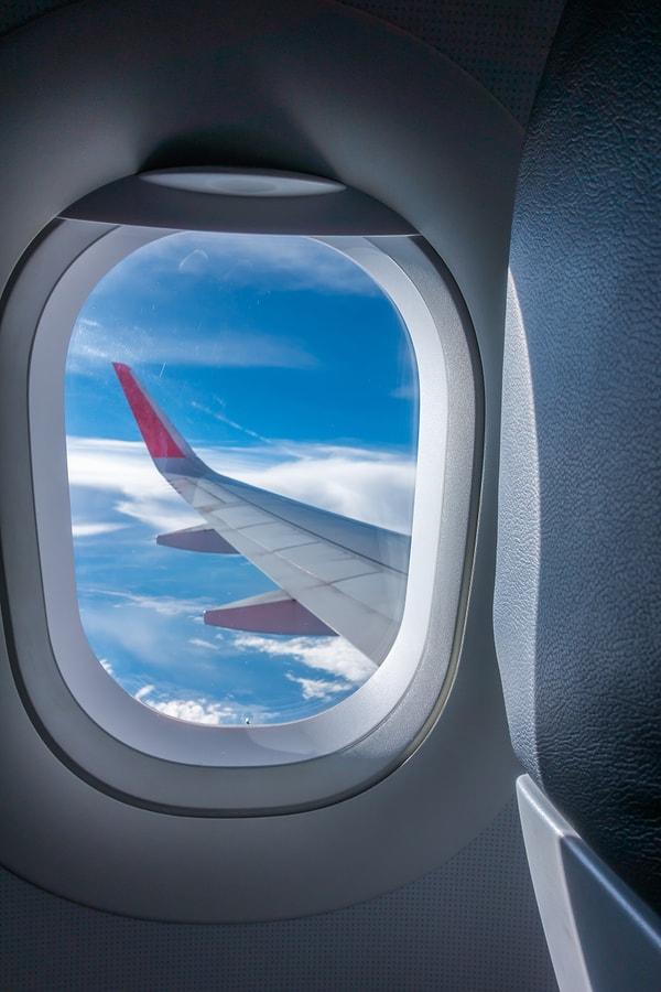 10. ''Uçaktaki en güzel manzara her zaman pencereden görünen kanat olabilir mi?''