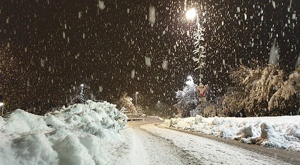 4. В абсолютной тишине мы можем слышать, как падают снежинки. На самом деле это звук статического разряда снежинок, падающих на землю. Они собирают электричество, когда падают на землю.