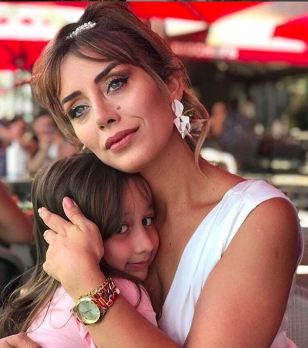 Türkiye’nin ilk blog yazarlarından olan Serap Oğuz, kurumsal kariyerini geride bırakan bir anne olarak, kızı Tanem'le birlikte rol model alınan bir sosyal medya profili yaratmayı da başardı.