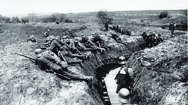 1914 yılına gelindiğinde, henüz 14 yaşındayken Birinci Dünya Savaşı'nın içinde kalan dünyada yaşıyorsunuz.