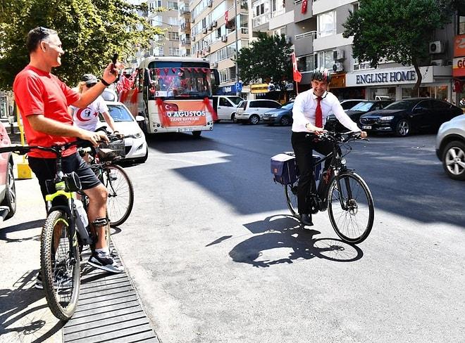 İzmir Büyükşehir Belediye Başkanı Tunç Soyer, 30 Ağustos'ta İzmirlileri Bisikleti ile Selamladı