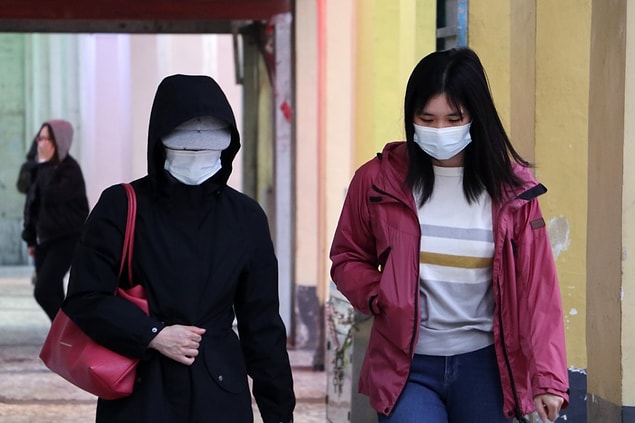 Pandeminin neden olduğu ekonomik kriz Singapur'u da birçok ülke gibi ekonomik duraklamaya sürükledi.