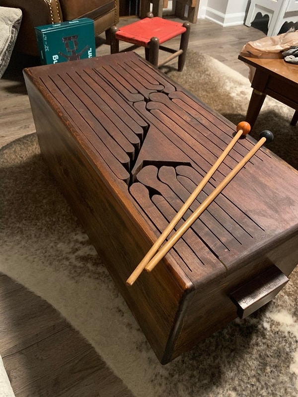 9. «Что это? Написано, что ксилофон? Куплен за 9 долларов в антикварном магазине»