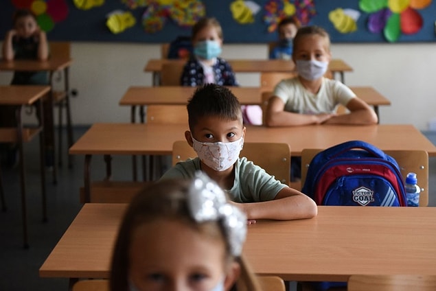 Rusya’da da tüm okullar bugün yeniden açıldı.