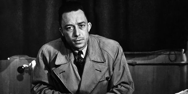 Camus’ye geri dönecek olursak, o iki tür Sisifos hayal ediyor.