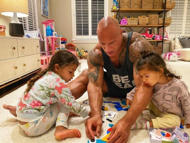 'The Rock'ı en çok yaralayan noktalardan biri bu zorlu süreci ailesiyle geçiriyor olmasıymış. Hatta sadece kendi test sonucunun pozitif çıkmasını umut ediyormuş.