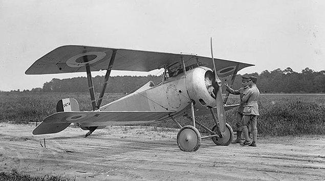 13. Birinci Dünya Savaşı'nda İngiliz ve Amerikan askerlerine paraşüt verilmemiştir çünkü paraşütler korkaklıkla ilişkilendirilmekteydi.